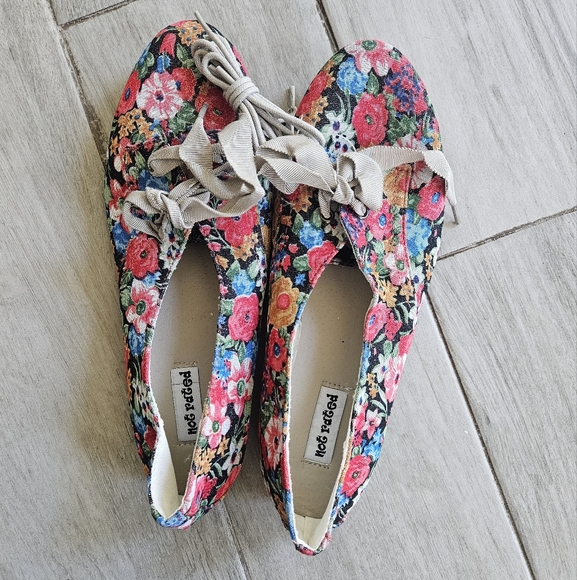 NEW🌸Floral Canvas Women's Shoes with Ribbon Laces - Picture 2 of 7